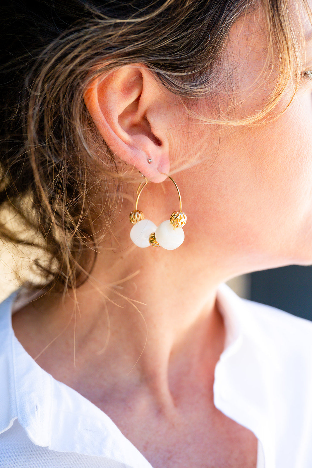 Boucles d'oreilles Flo blanc & doré