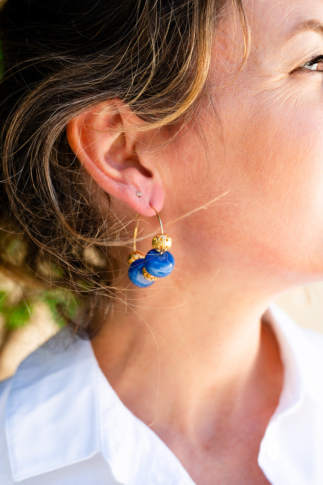 Boucles d'oreilles Flo bleu foncé & doré