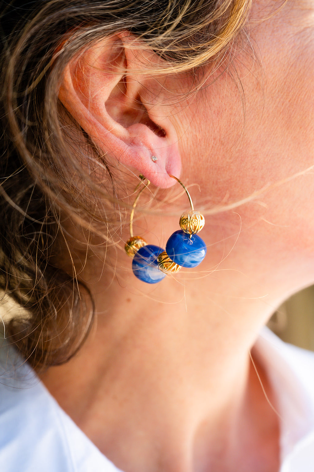 Boucles d'oreilles Flo bleu foncé & doré